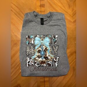 NEW 🎄Gray Merry Christmas Graphic t-shirt